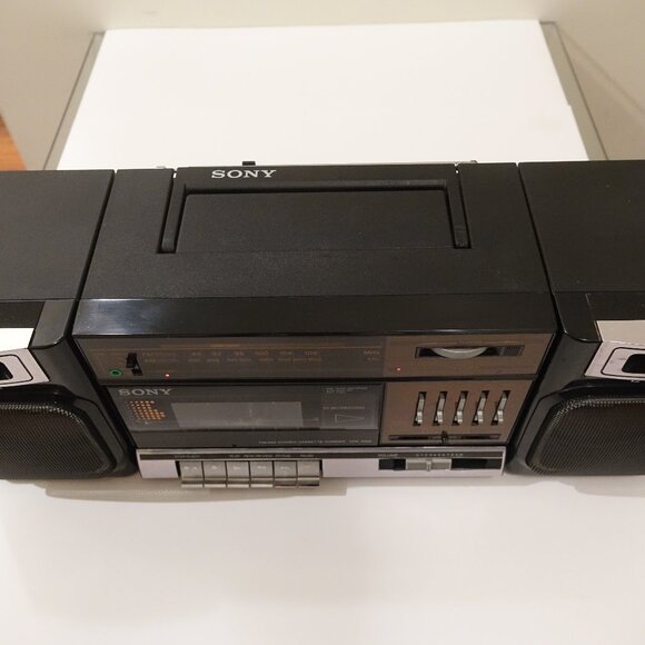 Vintage Sony CFS-1000 Stereo Cassette Recorder AM/FM Radio Boombox - Picture 4 of 14